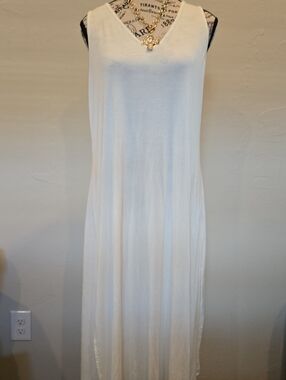 (Cruise Shop Boutique) Maxi Dress Winter White V neck Soft Stretch w/side Slits